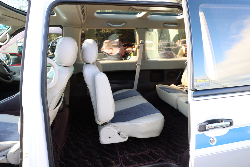 日産自動車 初代ラルゴ2.4ハイウェイスター  資料請求