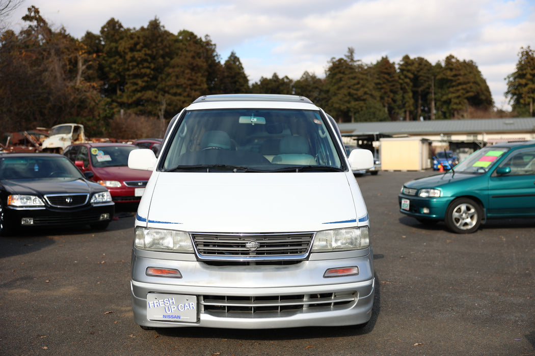 日産自動車 初代ラルゴ2.4ハイウェイスター 資料請求